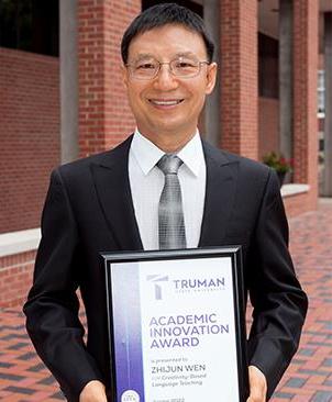 Dr. Wen Earns Academic Innovation Award